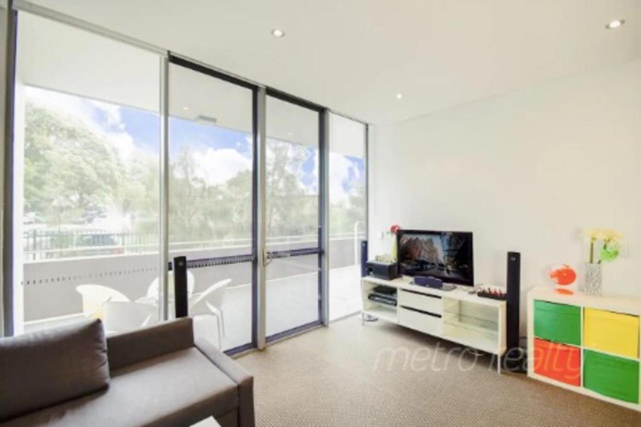 Sun-Drenched 3 Bedroom Apartment In Turrella Mascot ภายนอก รูปภาพ
