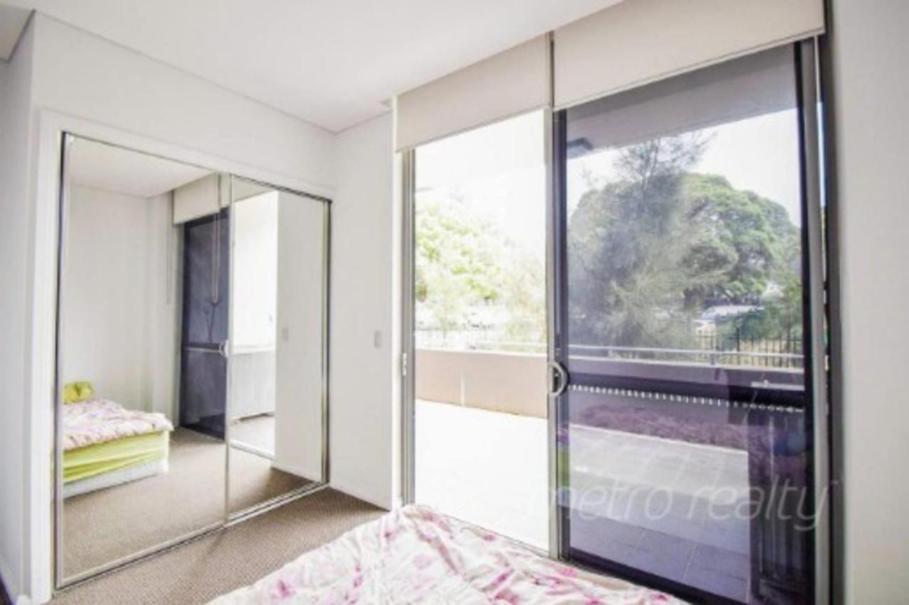 Sun-Drenched 3 Bedroom Apartment In Turrella Mascot ภายนอก รูปภาพ